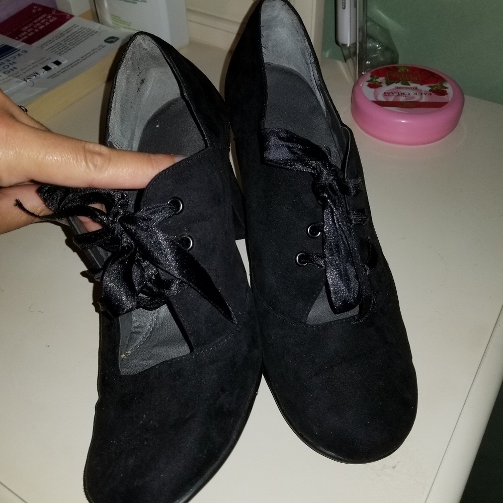 Aerosoles Size 11 women black suede shoes